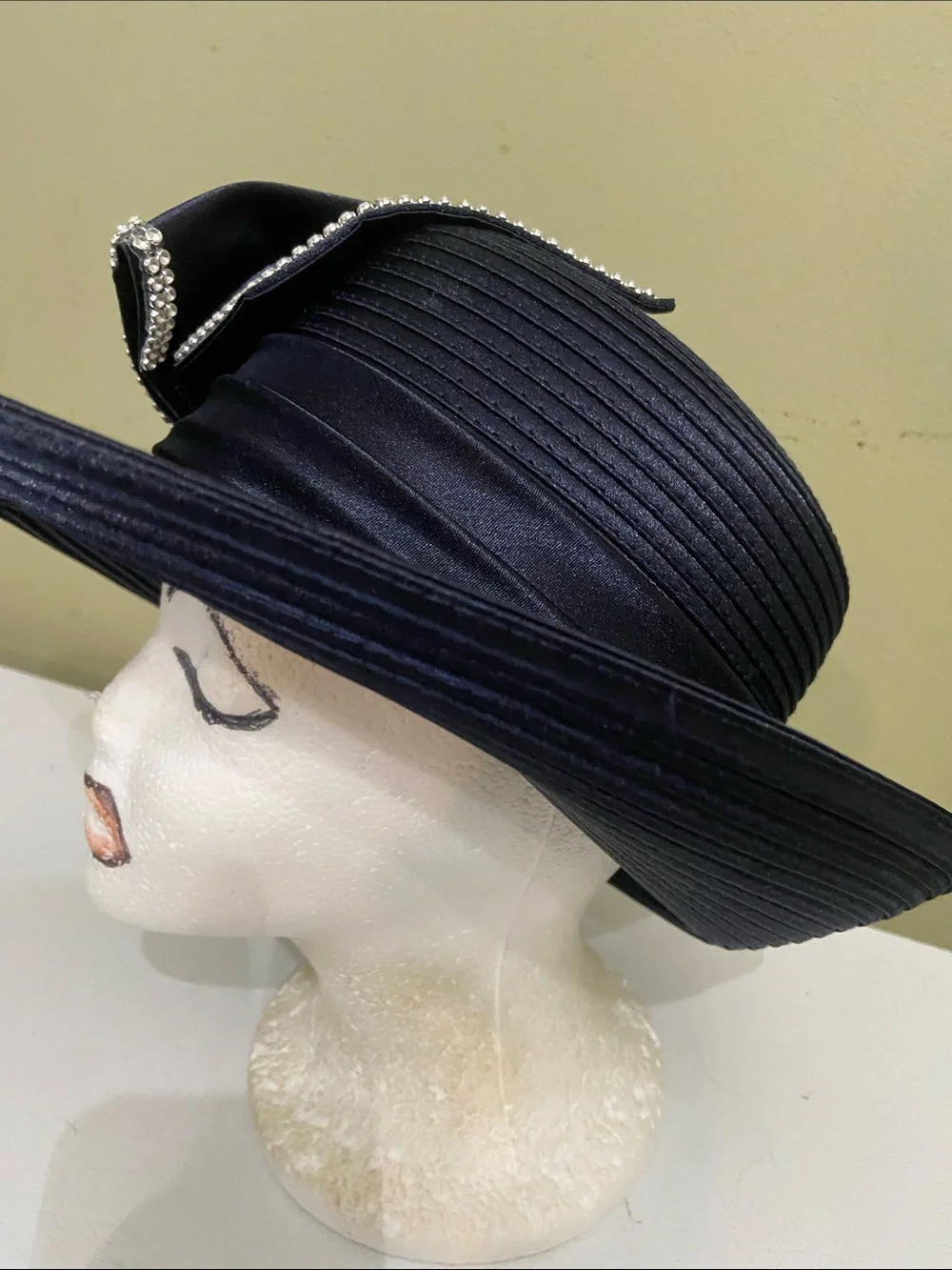 Beautiful Dress Hat / Church Hat by Verucci
